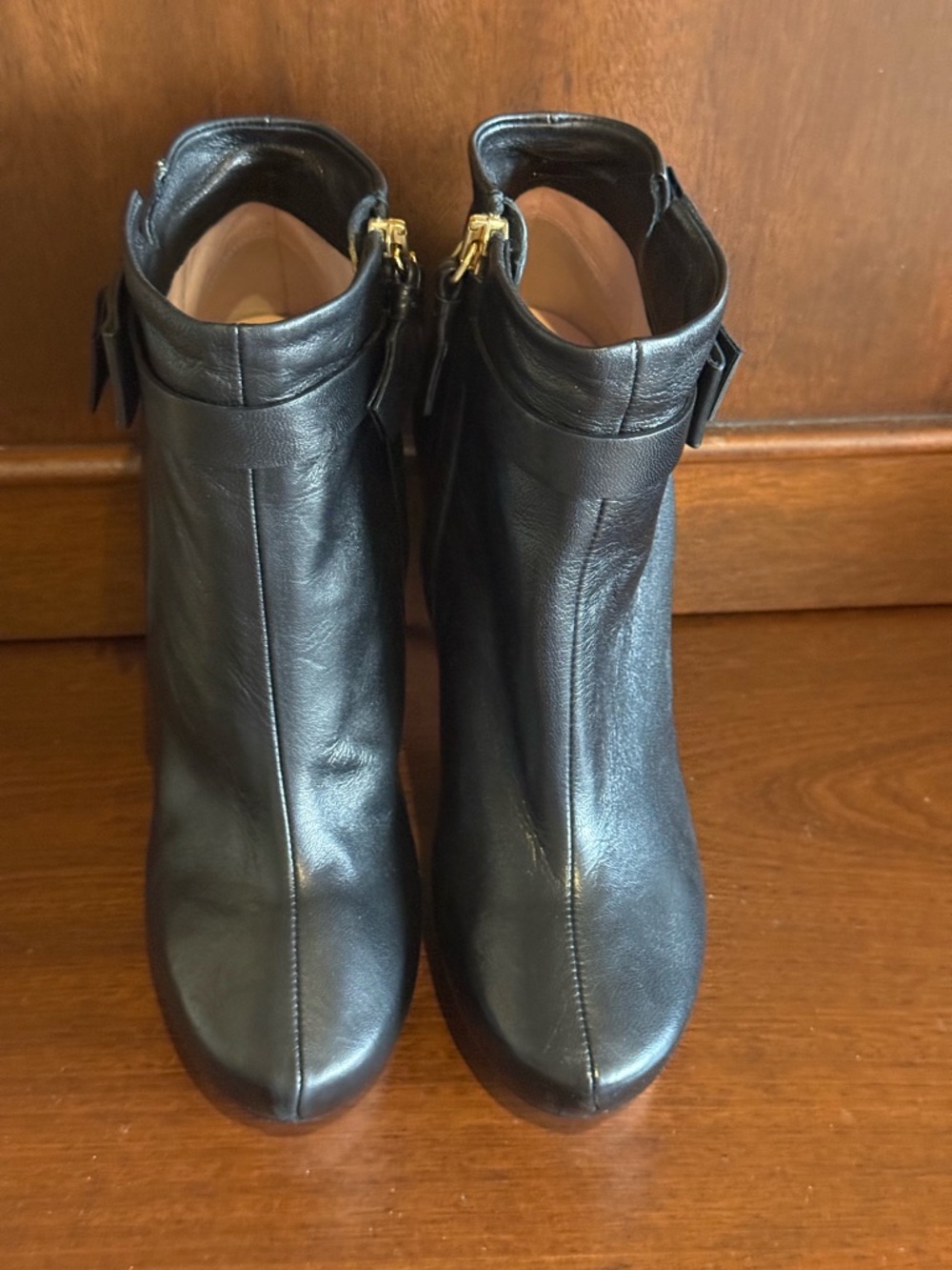 Nina Ricci Black Leather Ankle Booties with Gold Zipper 37.5